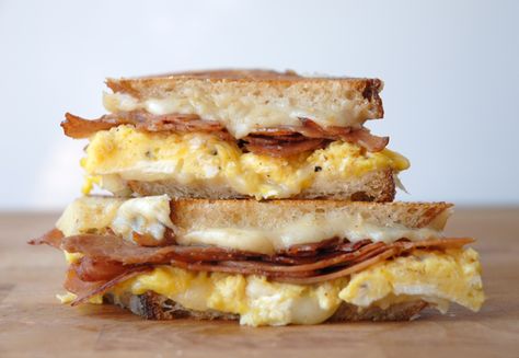 The Morning Wood - Gouda, Maple Glazed Ham, Scrambled egg Recept Sandwiches, Breakfast Grilled Cheese, Ham Sandwich Recipes, Maple Glazed Ham, Toasted Sandwiches, Egg Grill, Southern Breakfast, Gourmet Grilling, Glazed Ham