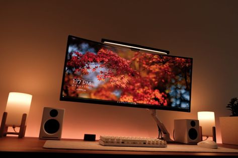 A Guide to an Autumn Setup - Minimal Desk Setups Studio In Casa, Minimal Desk Setup, Phillips Hue, White Bedrooms, Minimal Desk, Ikea Lamp, Desk Setups, Home Studio Setup, Desktop Setup