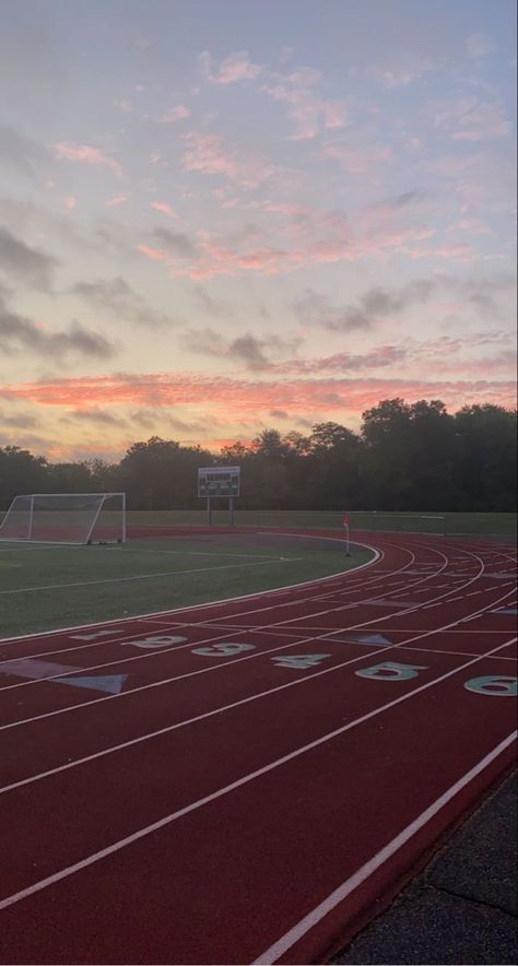 Running Sport Aesthetic, Track Hurdles Aesthetic, Aesthetic Track Pictures, Track And Field Pictures, Track Wallpapers, Track And Field Aesthetic, Track Pics, Track Szn, Aesthetic Athletic