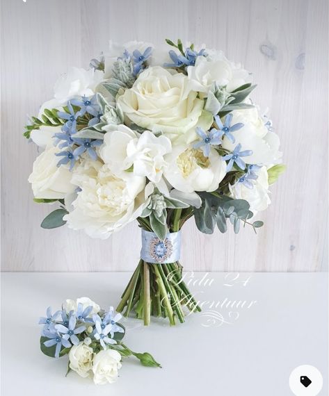 Bouquet Of Flowers Wedding Blue, Wedding Simple Bouquets, Wedding Florals With Blue, Dusty Blue Bride Bouquet, Wedding Bouquets Light Blue, Wedding Bouquets Bride Blue, Blue Wedding Flowers Centerpieces, Blue And White Bouquet Wedding, Bride Bouquets Blue