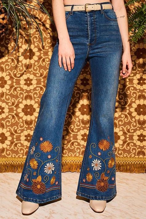 70s Jeans, Hippie Jeans, Flower Jeans, Estilo Hippy, Denim Flare Jeans, Dream Style, Embroidered Denim, Embroidered Jeans, Soft Grunge