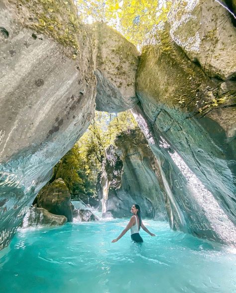 “For an adventure to remember, head to La Plaza in Barahona where you can venture through crystal-clear blue pools surrounded by limestone rocks within a jungle. #GoDomRep 📸: @theadrenalinetraveler 📍 La Plaza, Barahona, Dominican Republic” Limestone Rock, Blue Pool, Beautiful Hikes, Quito Ecuador, The Plaza, Quito, The Caribbean, Vacation Destinations, Dominican Republic