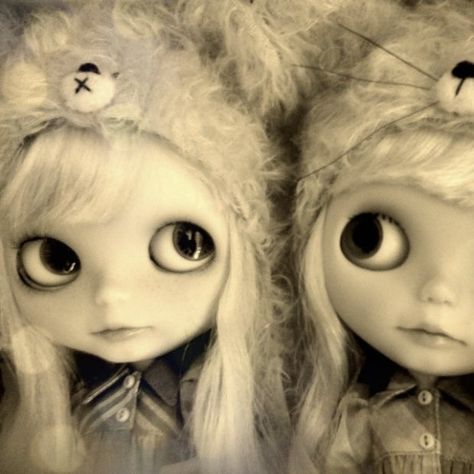 Blythe doll matching pfp 2/2 Doll Matching Pfp, Doll Pfp, Blythe Doll, Matching Pfp, Dolls, Hair