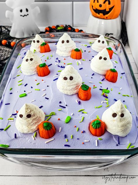 Get into the festive spirit with this simple Halloween Poke Cake Recipe! Using white cake mix, lime and orange jello, and topped with whipped topping and candy pumpkins, this spooky dessert is perfect for your upcoming Halloween party. Try making it today for a delicious treat everyone will love! Halloween Jello Poke Cake, Vampire Poke Cake, Halloween Carrot Cake, Halloween Poke Cake, Pumpkin Patch Poke Cake, Halloween Cake Mold Recipes, Cake Simple Recipe, Jello Candy, Spooky Cakes