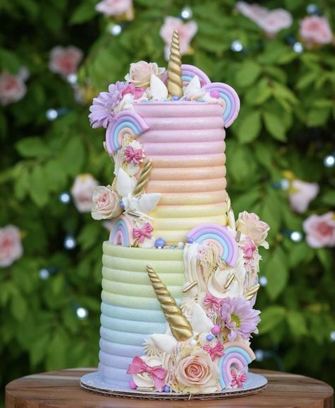 Horses Cake, Combined Birthday Parties, Sparkle Cake, Rainbow Unicorn Cake, Unicorn Sprinkles, Barbie Party Decorations, Flamingo Cake, Unicorn Themed Birthday Party, Two Tier Cake