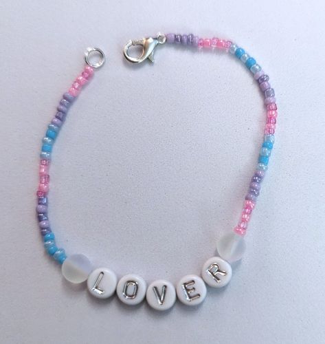 Taylor Swift bracelets Taylor Swift Lover Bracelet Ideas, Lover Bracelets Taylor Swift, Swifty Bracelets, Tswift Bracelets, Swiftie Bracelets, Swiftie Bracelet, Taylor Swift Diy, Taylor Swift Crafts, Eras Fits