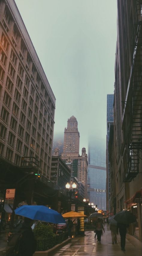 Rainy Chicago Aesthetic, Rainy Chicago, Chicago Aesthetic, Moving To Chicago, Love Rain, Futuristic City, Urban Photography, Life Inspiration, Street Scenes