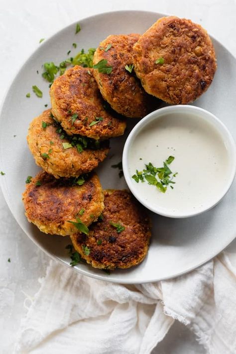 Chickpea Fritters Easy Chickpea Fritters, Broccoli Patties, Chickpea Fritters, Mediterranean Chickpea, Feel Good Foodie, Fritter Recipes, Chickpea Recipes, Tasty Vegetarian Recipes, Vegetarian Meals