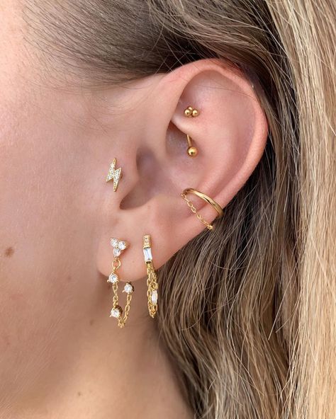 Eat Piercings, Jewlery Tattoo, Piercing Inspo, Jewelry Piercing, Ear Party, Body Jewelry Piercing, Piercing Tattoo, Pretty Jewellery, Piercing Jewelry