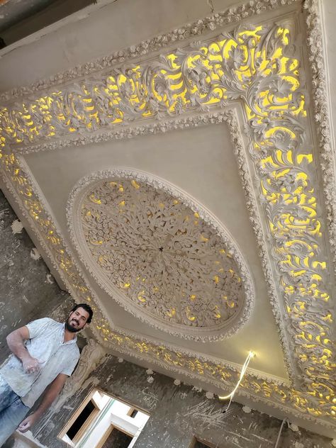 Royal False Ceiling Design, Royal Ceiling Design, Royal Restaurant, Classic House Interior Design, Indian House Exterior Design, Islamic Design Pattern, Sofa Couch Design, Luxury Ceiling Design, New Ceiling Design