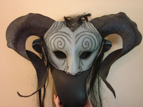 Pans Labrynth, Masquerade Inspiration, Scary Toys, Creative Masks, Faun Costume, Pan's Labyrinth, Great Costume Ideas, Italy Images, Dark Mori