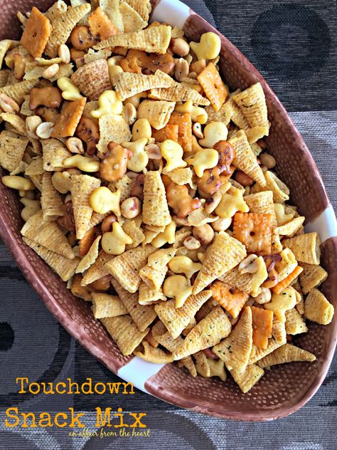 Touchdown Snack, Bugles Snack Mix, Football Snacks, Chex Mix Recipes, Snack Mix Recipes, Mix Recipes, Tailgate Food, Chex Mix, Minced Meat