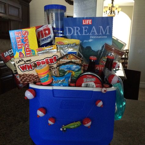 Fishing Raffle Basket Ideas, Benefit Auction Ideas, Retirement Gift Ideas For Men, Fishing Gift Basket, Raffle Gift Basket Ideas, Retirement Gift Basket, Auction Gift Basket Ideas, Boyfriend Stuff, Diy Father's Day Crafts