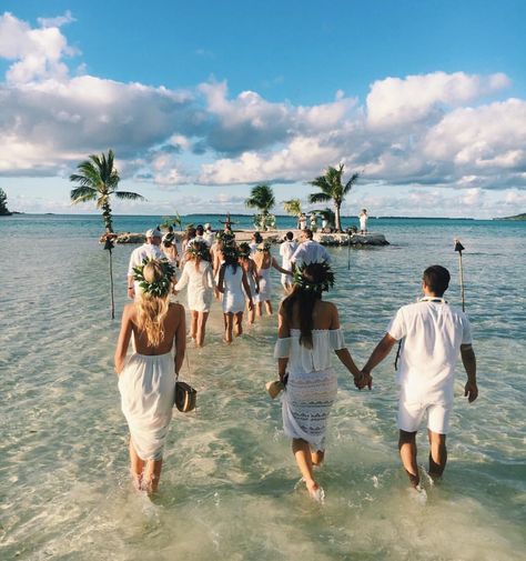 Dream Wedding Locations, Wedding Fotos, Painting Wedding, Fiji Wedding, Beach Wedding Inspiration, Destination Wedding Inspiration, Destination Wedding Locations, Beach Wedding Decorations, Bridal Musings