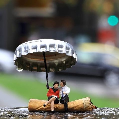 design product on Instagram: “Roy's people (@royspeople) is an urban artist combining miniature figures, photography and the streets to create a world beneath our feet.…” Diaroma Ideas, Dream Pictures, Miniature Photography, Pooja Room Design, Food Wallpaper, Figure Photography, Foto Tips, Tiny World