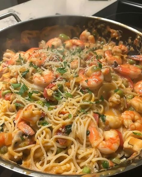 Louisiana Cajun Cooking And Recipes | Louisiana Crawfish Ya-Ya Pasta Pasta Creamy, Louisiana Crawfish, Louisiana Cajun, Cajun Cooking, Seafood Pasta, Seafood Dishes, Seafood Recipes, Louisiana, New Orleans