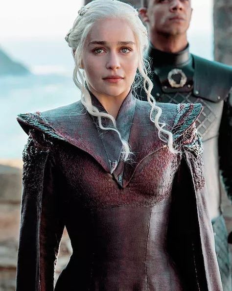 Targaryen Armor, Emilie Clarke, Emilia Clarke Daenerys Targaryen, Got Costumes, Game Of Thrones Series, Game Of Throne Daenerys, Game Of Thrones Tv, Got Game Of Thrones, The North Remembers