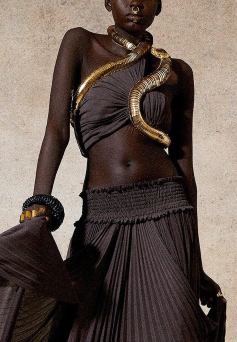 Balmain Resort 2023, Futuristic Fashion Photography, Balmain Resort, Snake Costume, African Art Projects, Gal Fashion, Avant Garde Jewelry, Fashion Gal, Resort 2023