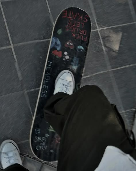 Skating Aesthetic Night, Skaterboys Aesthetic, Skateboarding Aesthetic, Skate Vibes, Skate Aesthetic, Skate Boards, Skateboard Aesthetic, Skater Vibes, Skating Aesthetic