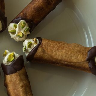 Cannoli Recipe Filling, Pumpkin Cannoli, Cannoli Recipe Easy, Soft Almond Cookies, Easy Cannoli, Danish Pastry Dough, Cannoli Recipes, Italian Cannoli, Italian Almond Cookies