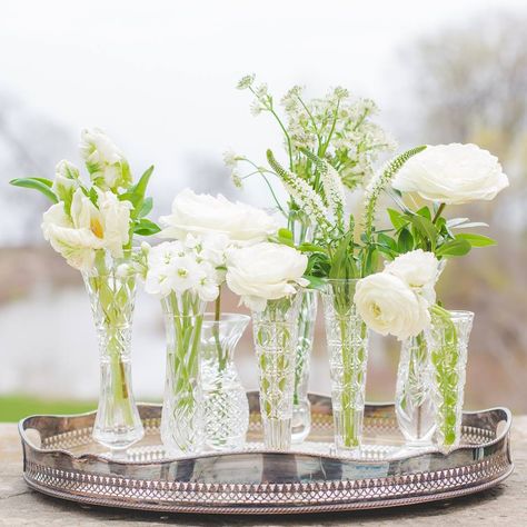 Antique Vase Centerpieces, Antique Centerpiece Wedding, Crystal Centerpieces Diy, Crystal Wedding Centerpieces Diy, Vintage Crystal Wedding Decorations, Vintage Flower Vases Centerpieces, Crystal Vases Decor Ideas, Crystal Vases Wedding, Crystal Vase Centerpiece