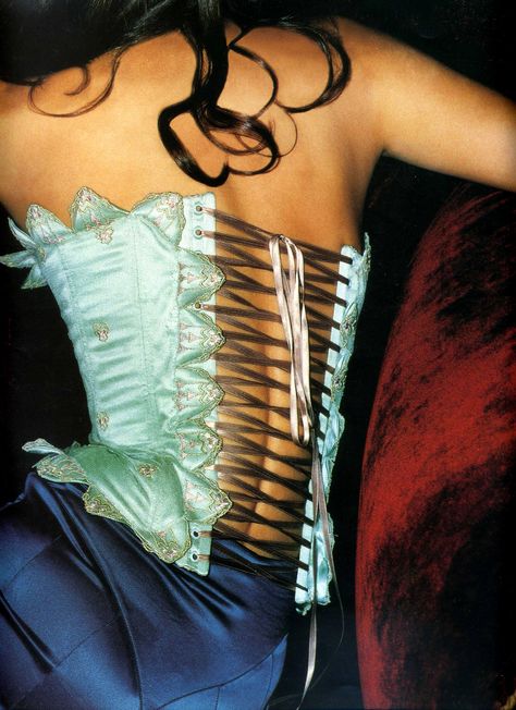 styleregistry: Chloé | Fall 1998 Carmen Kass, 90s Models, Gisele Bündchen, Gisele Bundchen, Vogue Italia, Fashion Poster, Ad Campaign, Corsets, 90s Fashion