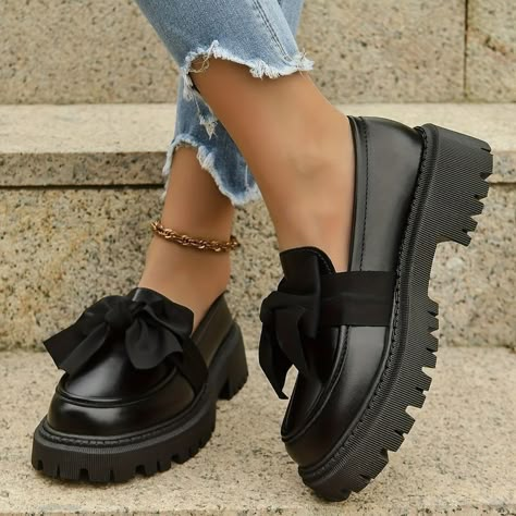 Loafers For Women Outfit, Loafers Outfits, Chunky Heel Loafers, Form Outfits, Nike Shoes Women Fashion, Crocs Fashion, Heel Loafers, Pretty Shoes Sneakers, Cute Shoes Heels