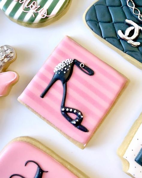 High Heel Cookies Decorated, High Heel Cookies, Modern Tea Party, Designer Cookies, Shoe Cookies, High Stilettos, Pink Cookies, Cutout Sugar Cookies, Fondant Cookies