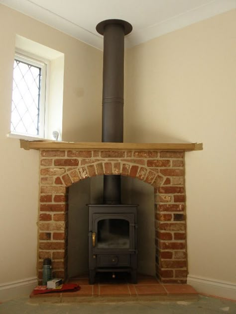 Corner log burner with hearth Corner Fireplace Ideas Farmhouse, Brick Fireplace Log Burner, Corner Log Burner, Wood Burning Stove Corner, Corner Wood Stove, Wood Stove Surround, Woodburning Stove Fireplace, Wood Stove Hearth, Wood Burning Stoves Living Room