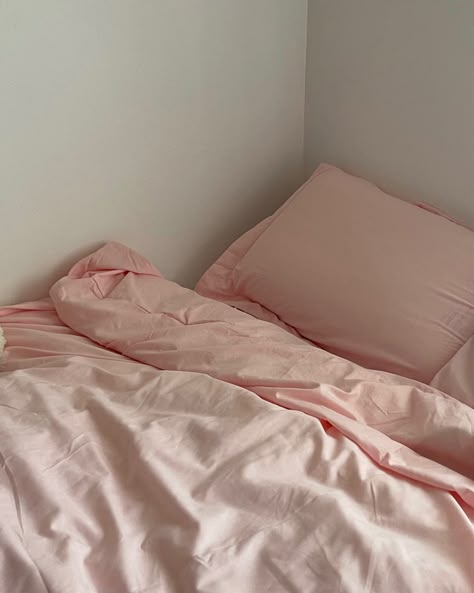 Light Pink Bedding, Pink Bed Sheets, Cooling Sheets, Pink Bed, Pink Sheets, Luxury Bed Sheets, Hotel Luxury, Luxury Bed, Bed Springs