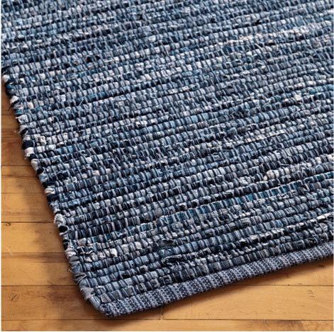 DIY Home Decor: Free Tutorial Round-Up | thewooleryguy Rugs Apartment, Blue Jean Rug, Återvinna Jeans, Denim Rag Rugs, Modern Haken, Homemade Rugs, Braided Rug Diy, Denim Rug, Blue Jeans Crafts