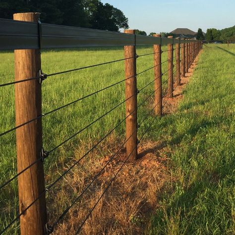 Setting Fence Posts, Farm Fencing, Horse Pasture, Ranch Fencing, Pasture Fencing, Horse Fence, Horse Paddock, Horse Farm Ideas, Diy Horse Barn