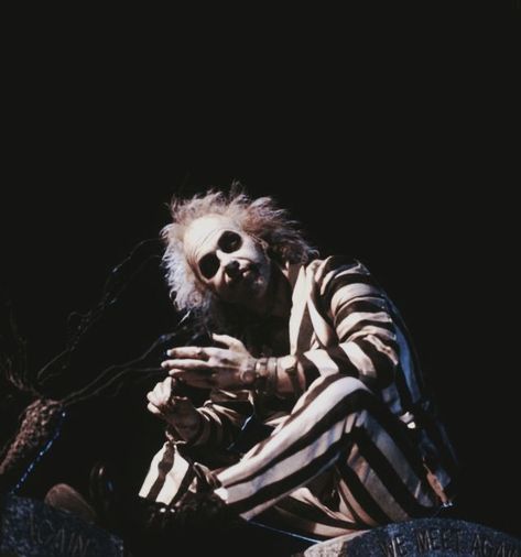 Beetlejuice (1988) Beetlejuice Film, O Grinch, Tim Burton Personajes, Tim Burton Beetlejuice, Beetlejuice Movie, Geena Davis, Tim Burton Films, Tim Burton Movie, Michael Keaton