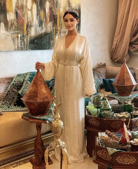 Bridal Caftan, Traditional Beige Wedding Kaftan, Moroccan Caftan Wedding, Wedding Kaftan Moroccan, Moroccan Wedding Kaftan Brides, Corset Mermaid Wedding Dress, Moroccan Kaftan Aesthetic, Moroccan Wedding Dress, Caftan Simple