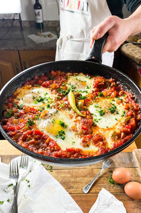 Basque-Style Baked Eggs Recipe | The Spanish Take on Shakshuka Oven Baked Shakshuka, Egg Recipes Shakshuka, Spanish Baked Eggs, Shakshuka Eggs, Basque Recipes, Basque Food, Stuffed Eggs, Egg Head, Easy Spanish Recipes