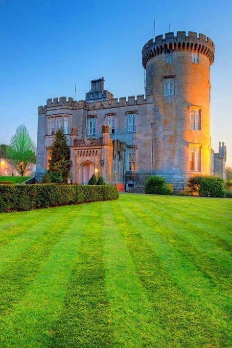 Castle Ireland, Castle Home, Irish Castles, Castles In Ireland, European Castles, Stately Homes, Castle Garden, Castle Designs, Castle House