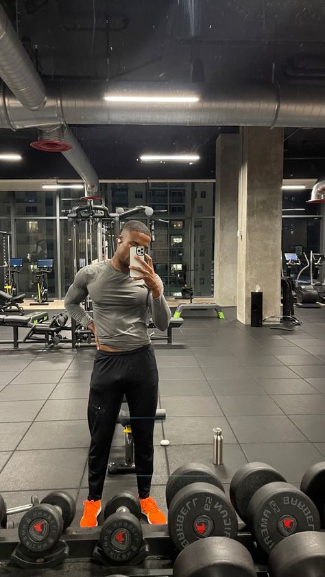 Men Gym Outfit, Manifesting Lifestyle, Style Roots, Fitness Pictures, Mens Workout, Star Boy, Routine Skin, Gym Outfit Men, How To Gain