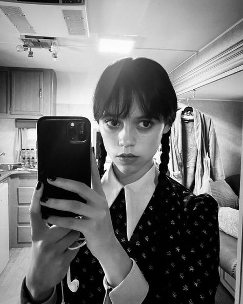 DiscussingFilm on Twitter: "Jenna Ortega shares a behind the scenes look at her as Wednesday Addams in Tim Burton’s ‘WEDNESDAY’.… " Jenna Ortega, A Woman, Twitter, Instagram