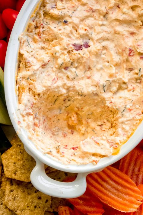 Hot feta cheese dip with roasted peppers, garlic, and dill. It's crazy good! #fetadip #hotdip #fetacheesedip Best Appetizer Dips, Roasted Sweet Peppers, Feta Cheese Dip, Dip With Cream Cheese, Stuffed Pepper Dip, Feta Dip, Sweet Peppers, Snack Dip, Roasted Peppers