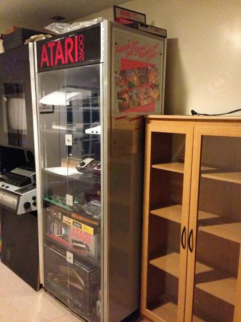 Atari 2600 display Game Shelves, Game Kiosk, Game Display, Leather Sofa Living, Arcade Room, Fun Room, Diy Display, Video Game Systems, Classic Video