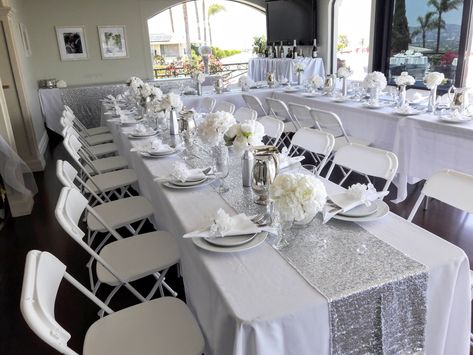 White Silver Wedding Decor, Silver Wedding Anniversary Table Decor, 60th Wedding Anniversary Table Decorations, Silver Bridal Shower Decorations, Silver Wedding Anniversary Ideas, White And Silver Dinner Party, Silver And White Anniversary Decorations, White And Silver Graduation Party, Silver Quince Decorations