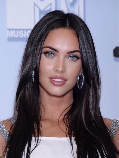 Megan Fox Makeup Jennifer, Megan Fox Face Shape, Megan Fox No Makeup Looks, Megan Fox Eyebrows, Megan Fox Dark Makeup, Megan Fox Face, Megan Fox Makeup, Nate Gossip Girl, Megan Fox Hair