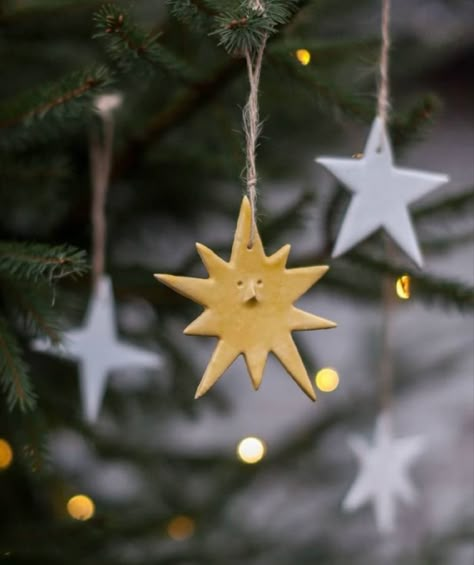 Clay Holiday Crafts, Sculpey Christmas Ornaments, Clay Star Ornaments, Scandi Christmas Decorations Diy, Ceramic Christmas Tree Ornaments, Ceramic Christmas Tree Decorations, Ceramic Christmas Decor, Ceramic Ornament Ideas, Small Ceramic Gifts