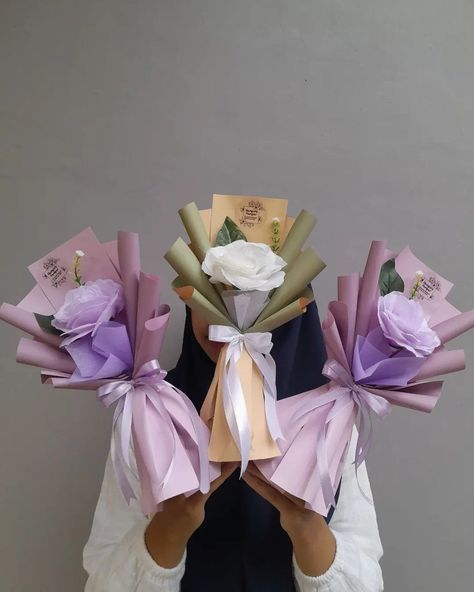 Paper Rose Craft, Flower Hijab, Graduation Flower Bouquet, Wrapping Flowers, Snack Bouquet, Rose Craft, Single Flower Bouquet, Graduation Bouquet, Graduation Flowers