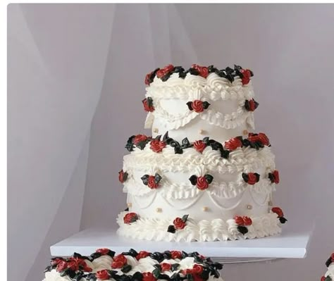 Red And White Vintage Cake, Red Vintage Cake, Red And White Cake, Pretty Pasta, Quince Cakes, White Birthday Cakes, Tiered Cake Design, Vintage Birthday Cakes, How To Stack Cakes