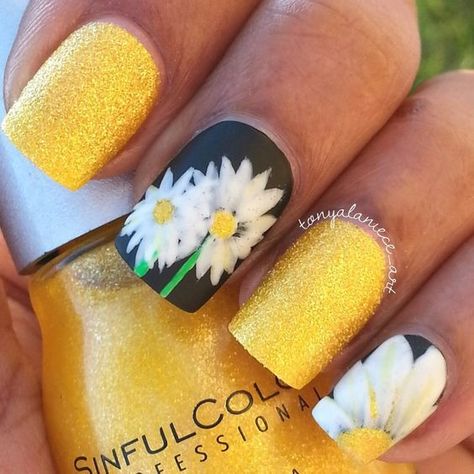 Do It Yourself Nails, Daisy Nail Art, Spring Daisy, Yellow Nail Art, Unghie Nail Art, Cute Spring Nails, Daisy Nails, Spring Nail Art, Easter Nails