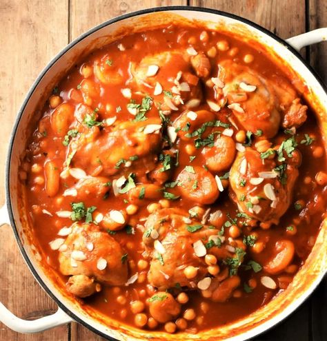 Easy Apricot Chicken Tagine with Chickpeas Chicken Breast Crockpot Recipes, Chicken Chickpea, Crockpot Chicken Breast, Chicken Tagine, Apricot Chicken, Tagine Recipes, Turkey Dishes, Chicken Pot Pie Recipes, Moroccan Food