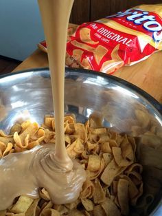 Frito Sweet Snack, Frito Chips Desert, Frito Recipes Sweets, Best Bar Desserts, Easy Sweet Snacks For A Party, Frito Snack Recipes, Frito Candy Christmas Treats, Reese Cup Dessert Recipes, Bridge Club Snacks