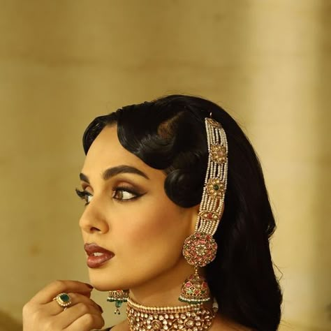 South Asian Jewelry Prom, Desi Jewelry Aesthetic, Aesthetic Indian Makeup Looks, Desi Makeup Looks Aesthetic, Desi Wedding Aesthetic Jewelry, Indian Editorial Makeup, Indian Makeup Looks, Neck Pieces Jewelry, Indian Bride Outfits