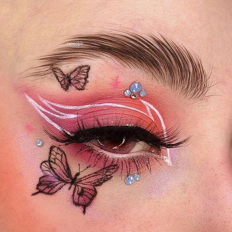 #butterflyeyemakeup hashtag on Instagram • Photos and Videos Butterfly Eye Makeup, Kim Makeup, Eyeshadow Designs, Waterproof Makeup Remover, Butterfly Eyes, Butterfly Makeup, Pretty Eye Makeup, Beautiful Skin Care, Face Art Makeup